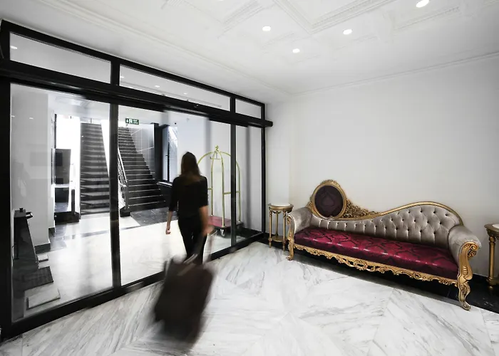 White Monarch Istambul