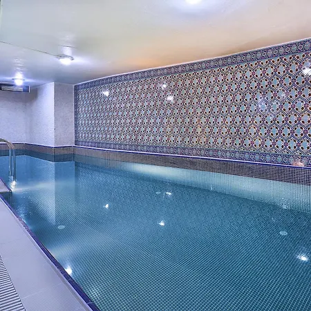 White Monarch ホテル 4*