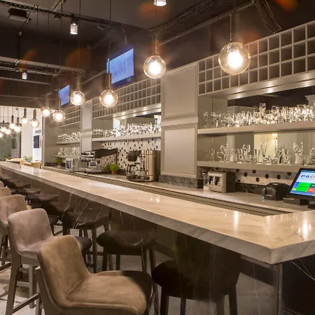 ホテル White Monarch 4*