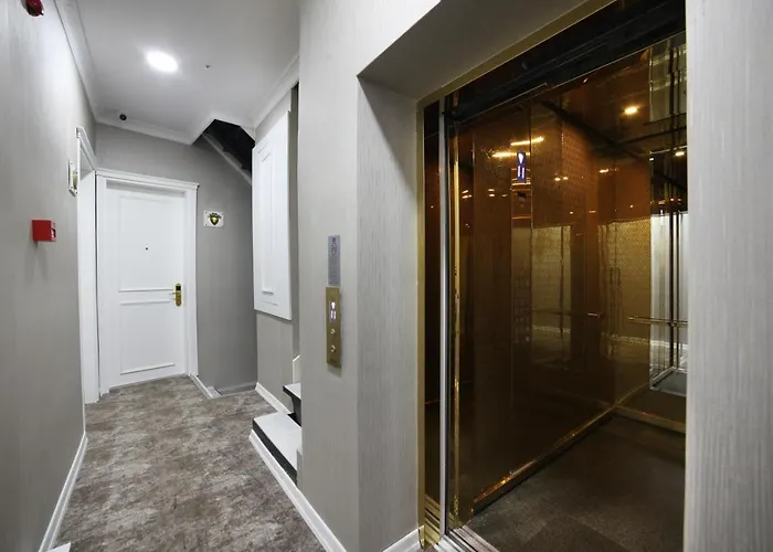 White Monarch Istambul