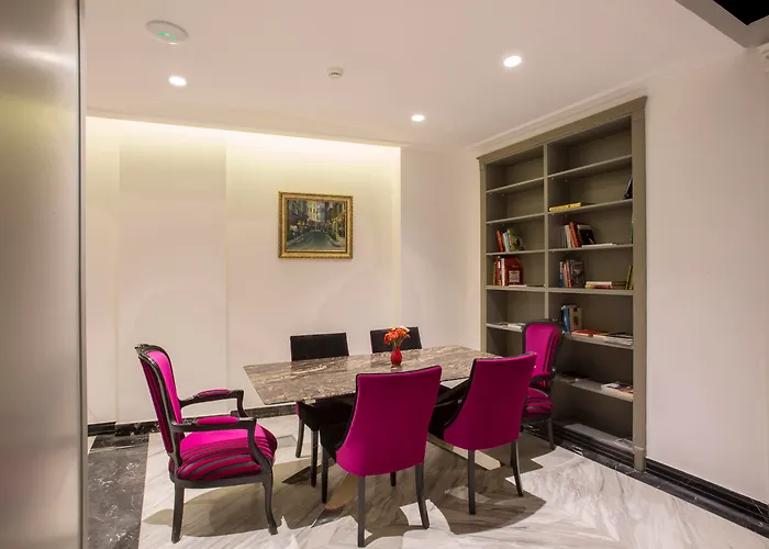 White Monarch Hotell