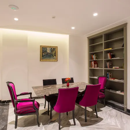 White Monarch Otel