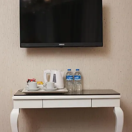 Otel White Monarch